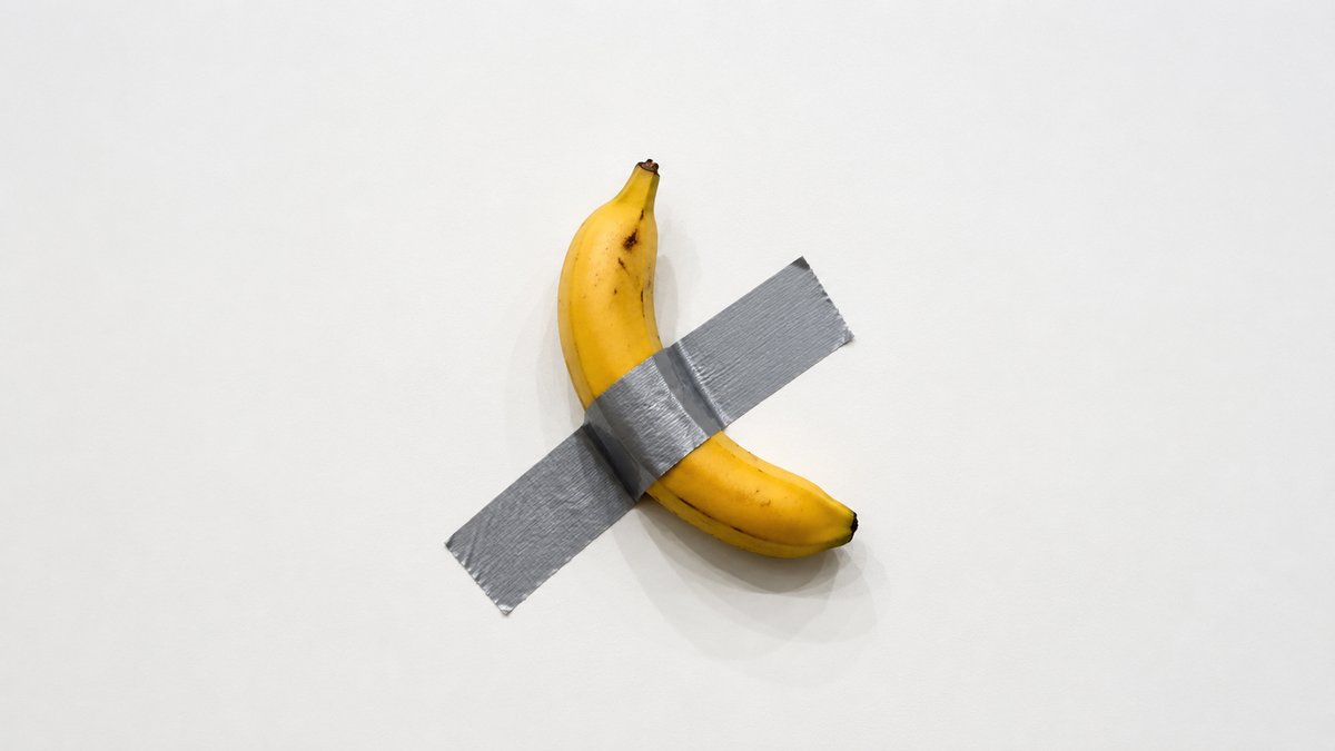 Banana colada à parede — obra Comedian de Cattelan